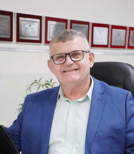 Cumprindo seu terceiro mandado no legislativo municipal, Dion&iacute;sio Bertoldi, 59 anos, do PT, conquistou nas  &uacute;ltimas elei&ccedil;&otilde;es 1.129 votos, sendo o segundo mais votado. Ele pode se lan&ccedil;ar pr&eacute;-candidato &agrave; uma cadeira na Alesc. 