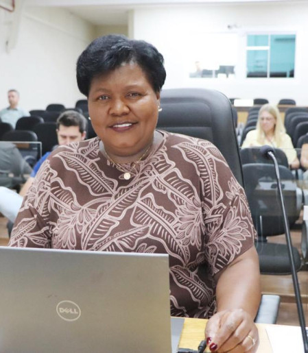 Mara L&uacute;cia Xavier da Costa dos Santos (PP), 60 anos, est&aacute; exercendo o segundo mandato Em 2022, concorreu a deputada estadual, obtendo 4.654 votos. Ela diz que recebeu convite do senador Espiridi&atilde;o Amin (PP).