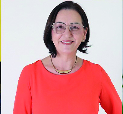 Maria Bernadete de Souza, 64 anos, &eacute; empres&aacute;ria do ramo t&ecirc;xtil, sendo propriet&aacute;ria da Plant&atilde;o Intimus.  Em 2024, ela concorreu ao cargo de vice-prefeita em Gaspar pelo Partido Novo (NOVO), e agora &eacute; pr&eacute;-candidata &agrave; C&acirc;mara Federal.