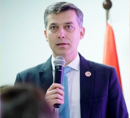 Vereador (2009 a 2012) e prefeito por dois mandatos (2017-2020 e 2021-2024) Kleber Edson Wan-Dall, 45 anos, deixou o MDB depois 26 anos. Ele filiou-se ao Podemos, e deve se lan&ccedil;ar pr&eacute;-candidato a deputado estadual.