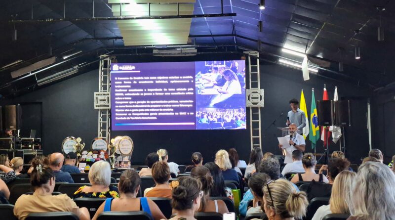  O evento ocorreu no auditório da Escola de Educação Básica Norma Mônica Sabel.