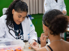 Profissionais da &aacute;rea da sa&uacute;de v&atilde;o estar relizando exames e prestando esclarecimentos