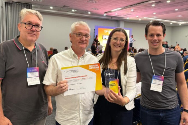 A Prefeitura de Gaspar, recebeu, nesta quinta-feira, dia 9, o reconhecimento de Prefeito Inovador 2026, concedido pela Rede Cidade Digital (RCD)