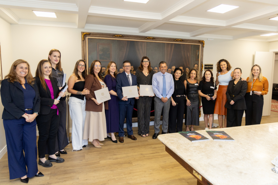 Moção reconheceU atuação da entidade na ampliação da presença feminina no varejo catarinense por meio da CDL Mulher.