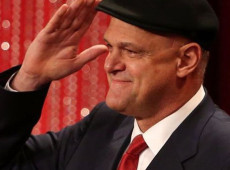 Fam&iacute;lia se despede de Oscar em cerim&ocirc;nia reservada de crema&ccedil;&atilde;o