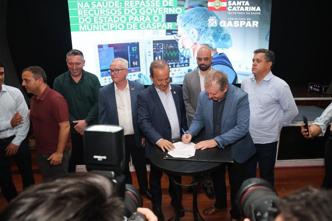 Em agosto do ano passado, Jorginho veio a Gaspar e repassou recursos estaduais para o hospital