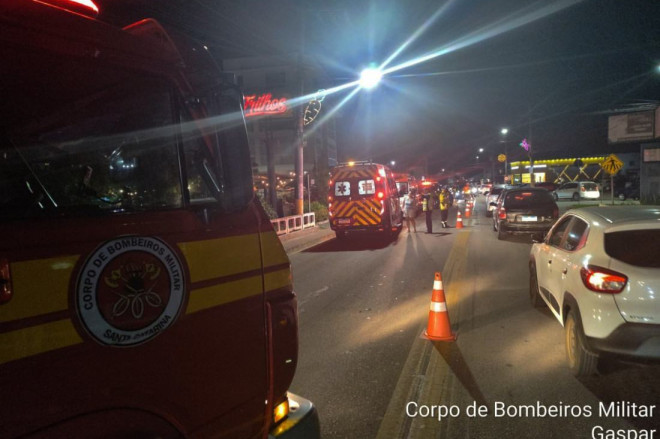 Acidente envolveu tr&ecirc;s ve&iacute;culos