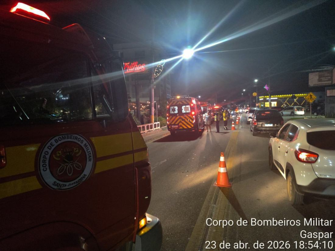 Acidente envolveu três veículos