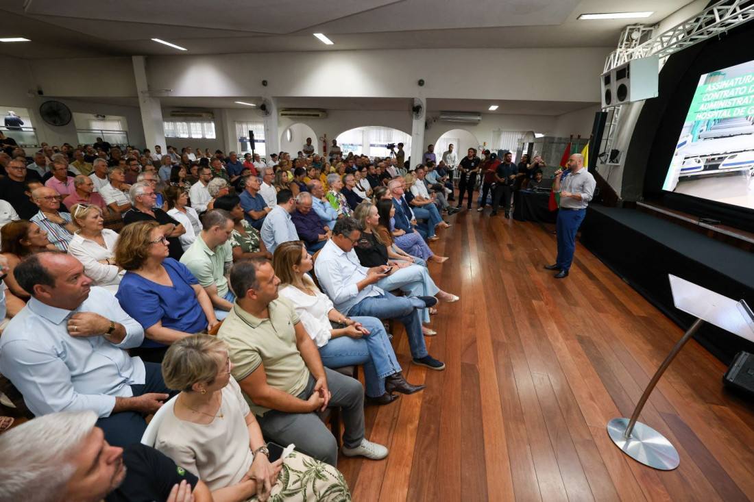 O secret&aacute;rio de Estado da Sa&uacute;de acompanhou o governador na visita oficial a Gaspar