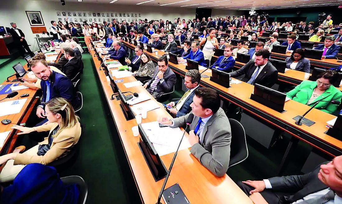 Oposição trabalha para estender o prazo de tramitação e barrar a PEC