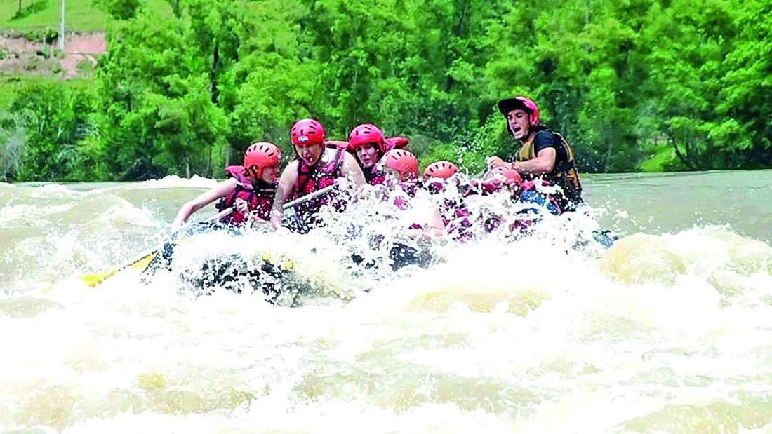 No Vale do Itajaí, a adrenalina fica por conta das corredeiras e quedas d’água