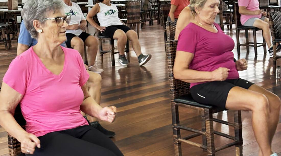 A iniciativa oferece yoga e ginástica para terceira idade