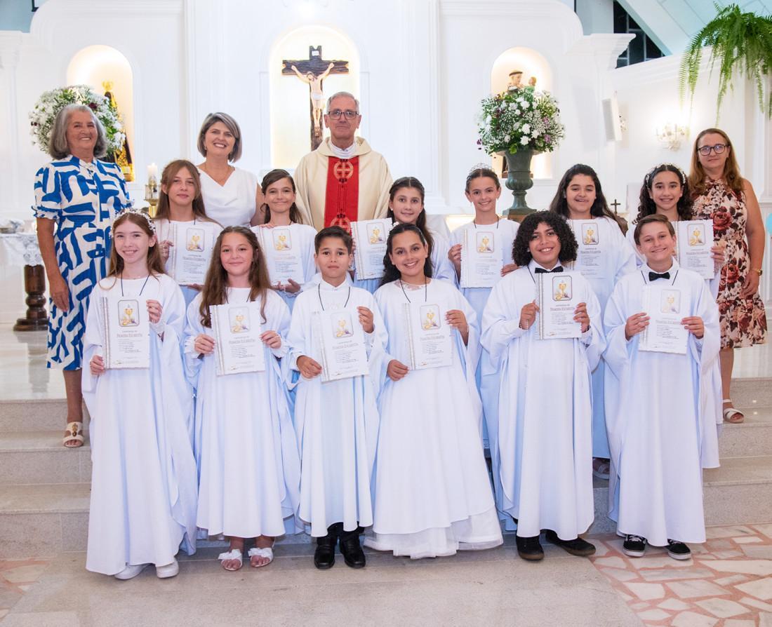 Primeira Eucaristia a 11 crian&ccedil;as