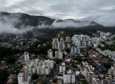 Meteorologistas apontam mais de 80% de chance de estabelecimento do fen&ocirc;meno entre junho e agosto, com chuvas mais frequentes e epis&oacute;dios de frio menos intensos