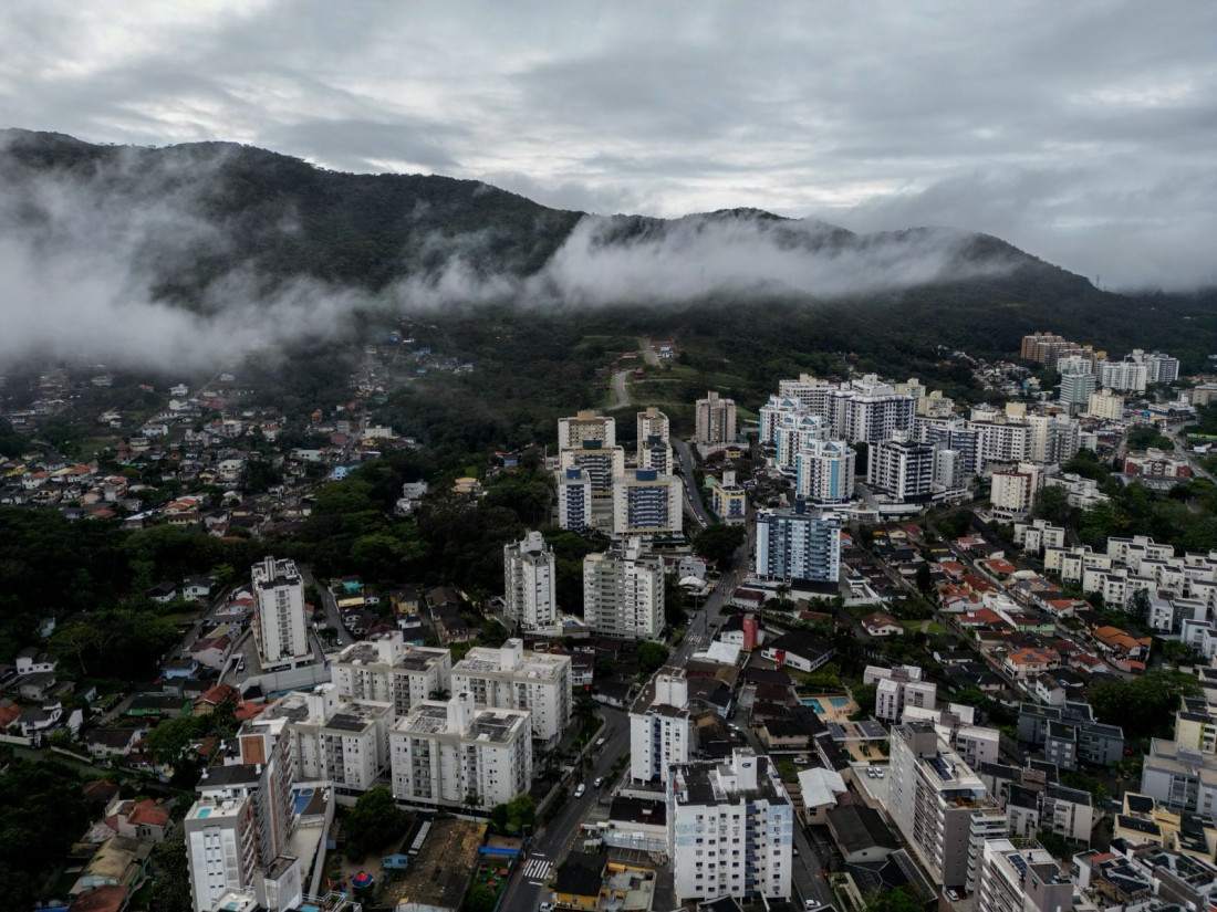 Meteorologistas apontam mais de 80% de chance de estabelecimento do fenômeno entre junho e agosto, com chuvas mais frequentes e episódios de frio menos intensos
