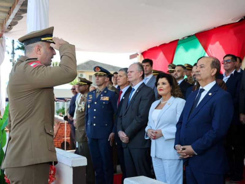 Governador e vice no palanque de autoridades