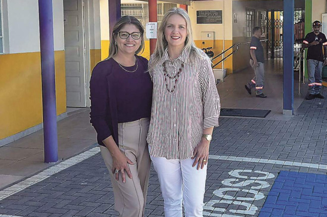 A diretora-adjunta Lorena Zimmermann (&agrave; esquerda) e a diretora Juliana Maba 