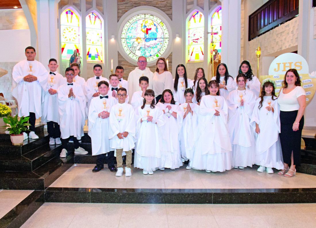 celebra&ccedil;&atilde;o de Primeira Eucaristia na Par&oacute;quia Nossa Senhora do Ros&aacute;rio