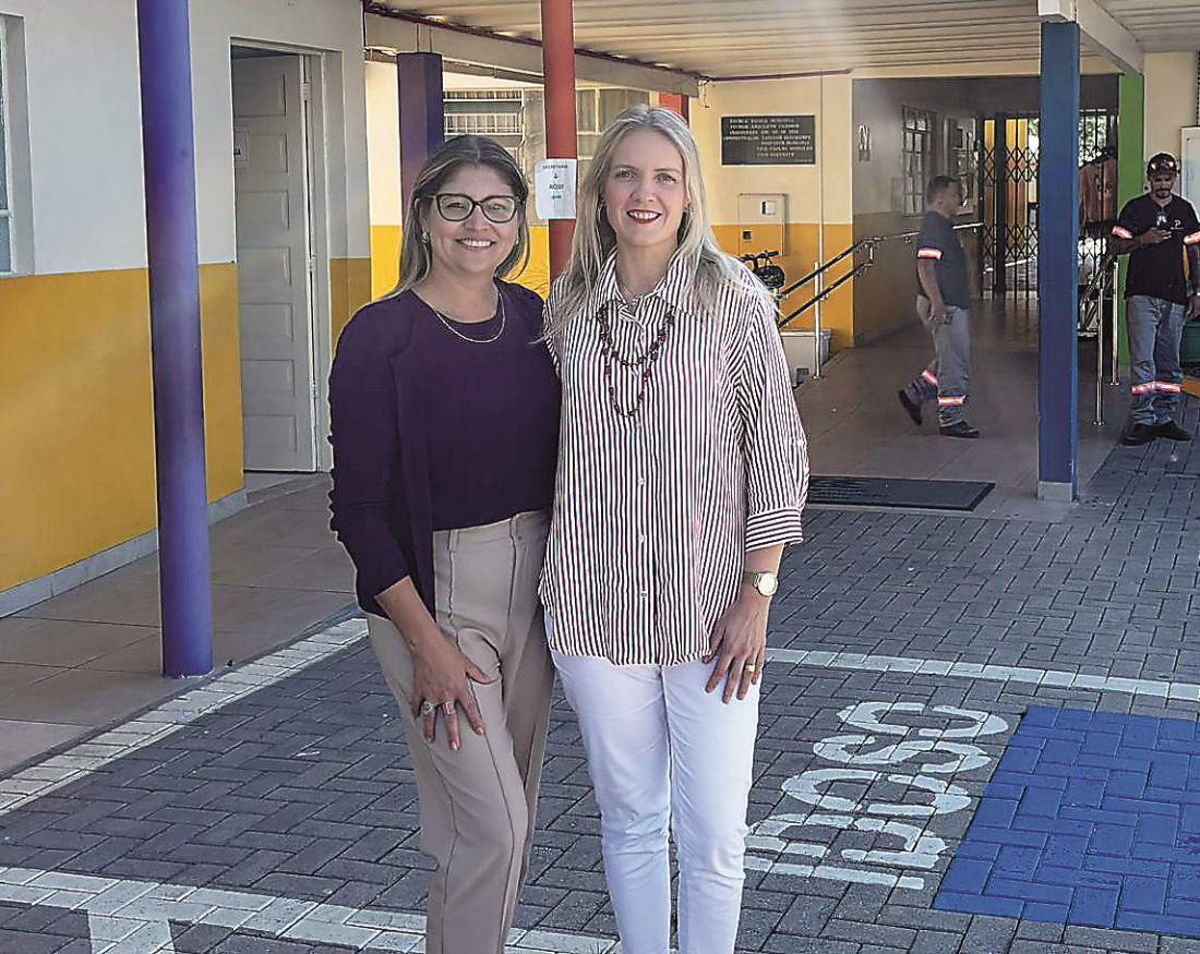 A diretora-adjunta Lorena Zimmermann (à esquerda) e a diretora Juliana Maba 