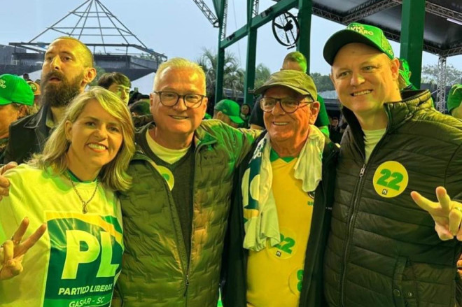 O prefeito Paulo Koerich com os vereadores Eli e Calinho e o presidente da FMEL Suca