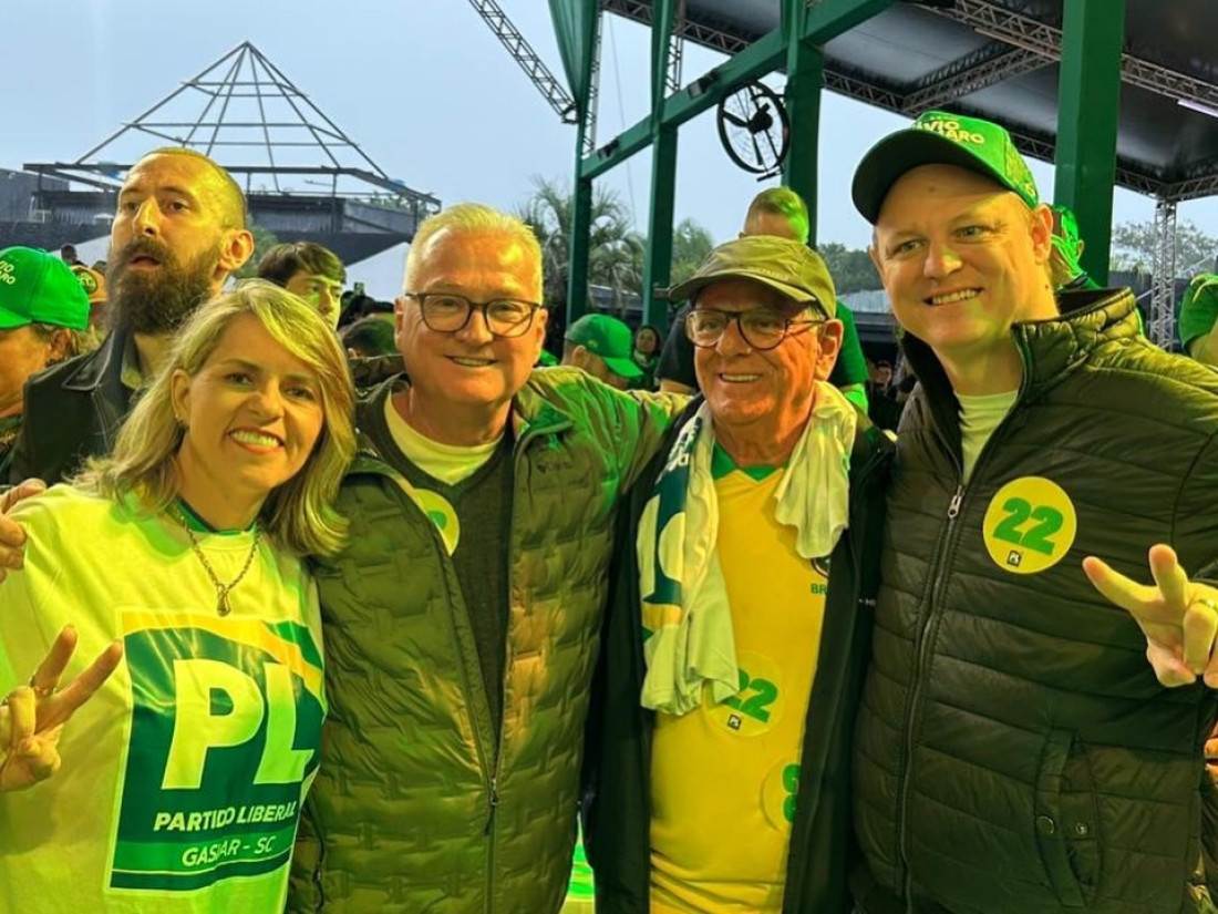 O prefeito Paulo Koerich com os vereadores Eli e Calinho e o presidente da FMEL Suca