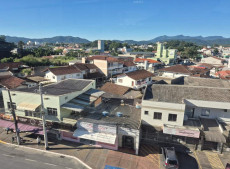 Neste momento, faz sol em Gaspar e a temperatura est&aacute; em torno de 10&ordm; C