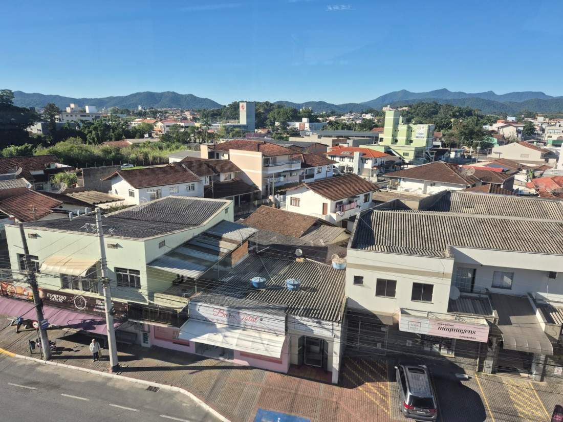 Neste momento, faz sol em Gaspar e a temperatura está em torno de 10º C