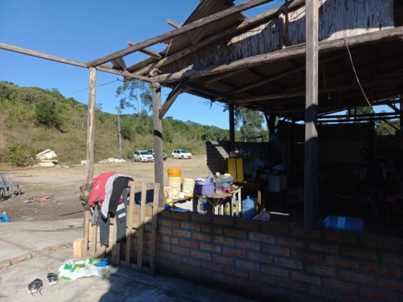 Local, que j&aacute; foi de encontro das fam&iacute;lias de dois bairros e duas localidades, estava agora servindo de abrigo para cinco fam&iacute;lias