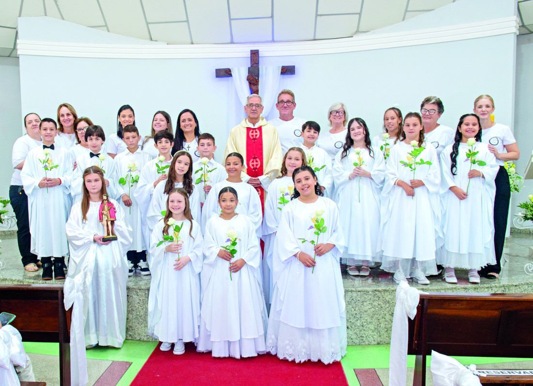 A Capela Bom Jesus celebrou, no dia 19 de abril, a emocionante cerim&ocirc;nia de Primeira Eucaristia, reunindo crian&ccedil;as, familiares e comunidade em um momento especial de f&eacute;, devo&ccedil;&atilde;o e b&ecirc;n&ccedil;&atilde;os.