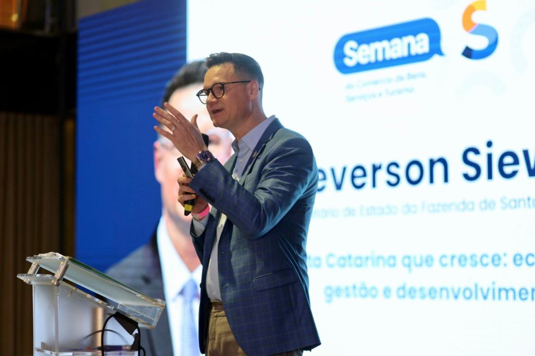 Secretário Cleverson Siewert (Fazenda) mostrou cenário de investimentos históricos, obras estruturantes e equilíbrio das contas públicas. 