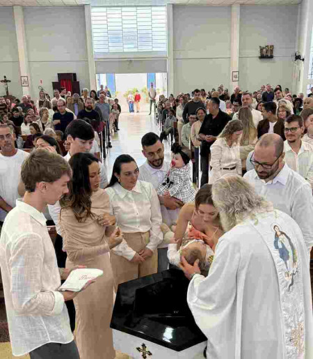 BATISMO DURANTE CELEBRA&Ccedil;&Atilde;O DE NOSSA SENHORA IMACULADA CONCEI&Ccedil;&Atilde;O, EM GASPAR