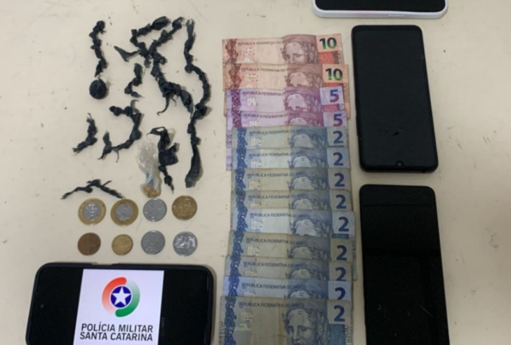 A prisão aconteceu na rua Olga Bohn e a PM chegou ao local após denúncia.