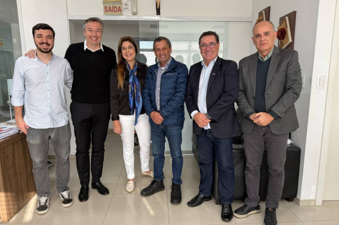 Os deputados foram recepcionados pela diretoria do Jornal Metas e colaboradores