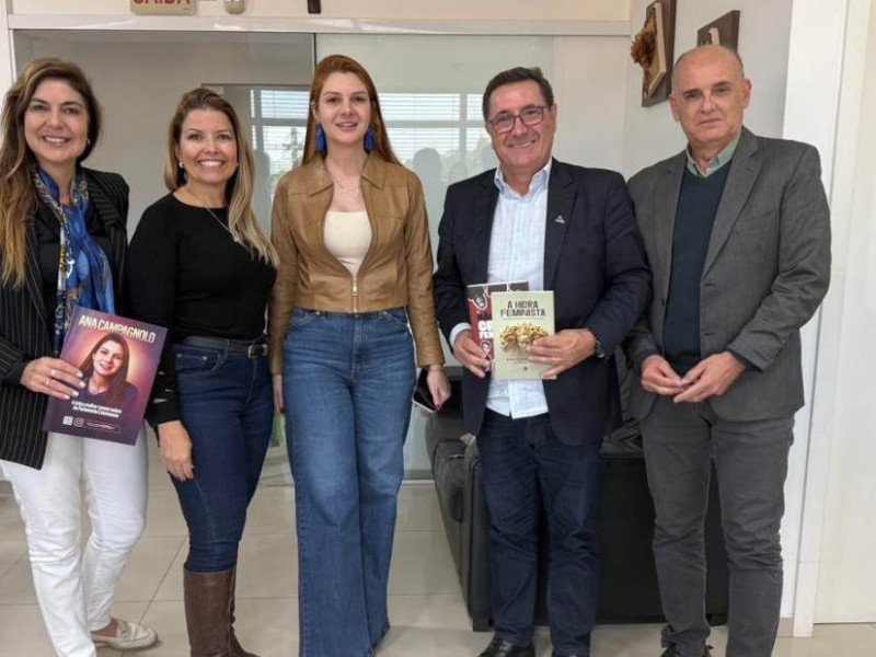 Juli Deschamps (JM), Alyne Serafim, Ana Campagnolo, Jos&eacute; Roberto Deschamps (JM) e Alexandre Melo (JM)
