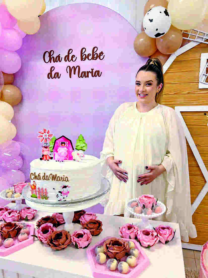 A mam&atilde;e Tha&iacute;s Lopes, carinhosamente chamada de Tata, preparou um Ch&aacute; de Beb&ecirc; todo especial, repleto de amor, delicadeza e momentos felizes. 