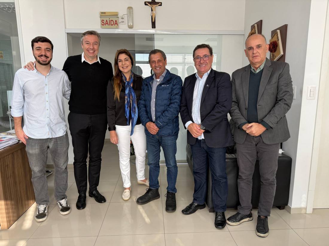 Os deputados foram recepcionados pela diretoria do Jornal Metas e colaboradores