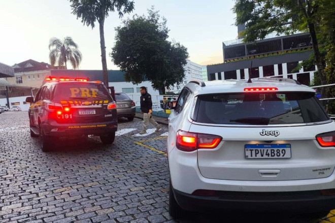 Paciente de 73 anos saiu de Itapema sob escolta da PRF ap&oacute;s receber a confirma&ccedil;&atilde;o de um &oacute;rg&atilde;o compat&iacute;vel no Hospital Santa Isabel