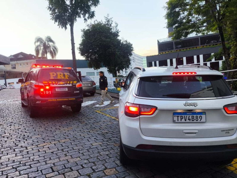 Paciente de 73 anos saiu de Itapema sob escolta da PRF ap&oacute;s receber a confirma&ccedil;&atilde;o de um &oacute;rg&atilde;o compat&iacute;vel no Hospital Santa Isabel