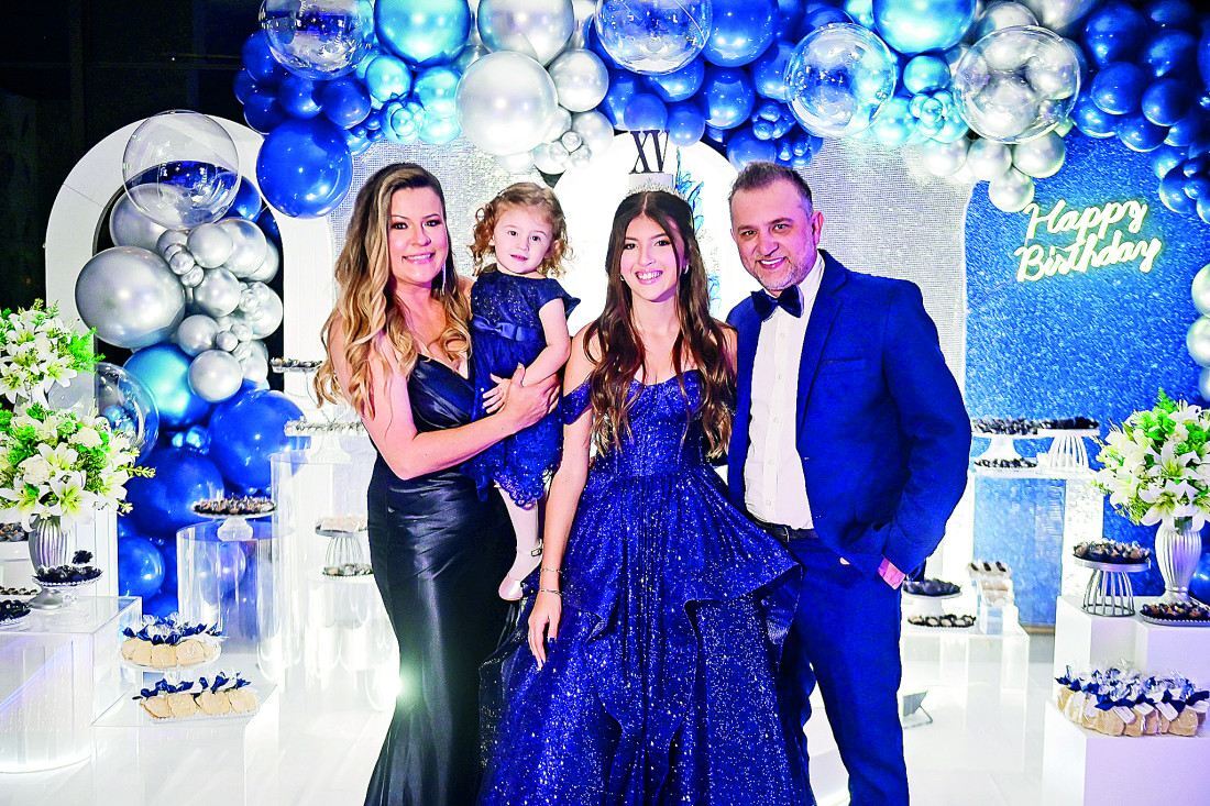 Lara Valentina Corr&ecirc;a celebrou a data ao lado dos pais
