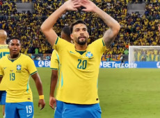 Lucas Paquet&aacute; comemora o quarto gol brasileiro