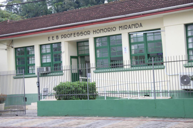 Escola atende a comunidade escolar h&aacute; mais de nove d&eacute;cadas