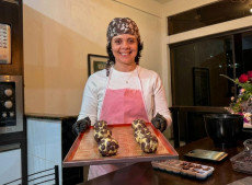 Ap&oacute;s diagn&oacute;stico de c&acirc;ncer de mama, moradora de Blumenau cria marca de cookies