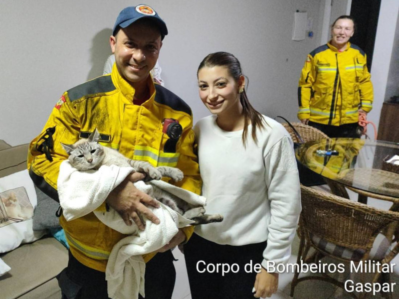 Snow foi resgatado pelos bombeiros militares em Gaspar, na noite de ter&ccedil;a-feira (2)

