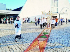 Os tradicionais tapetes ser&atilde;o confeccionados nas quatro par&oacute;quias da cidade