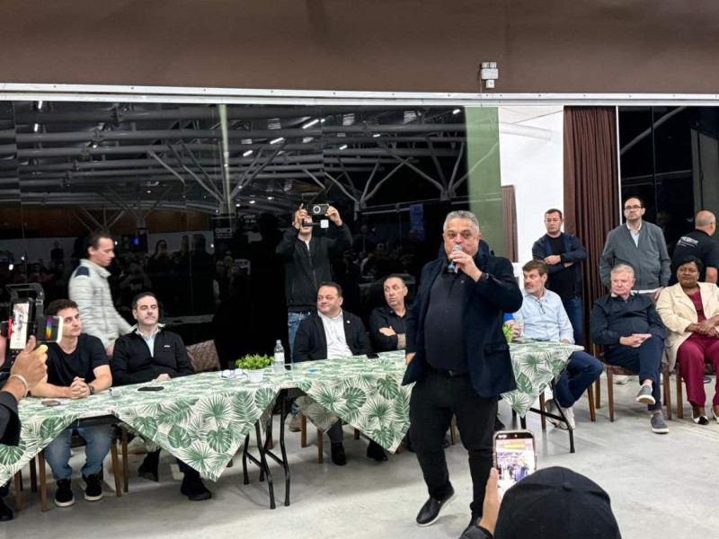 O pr&eacute;-candidato cumpre agenda em dez munic&iacute;pios do Vale do Itajapi