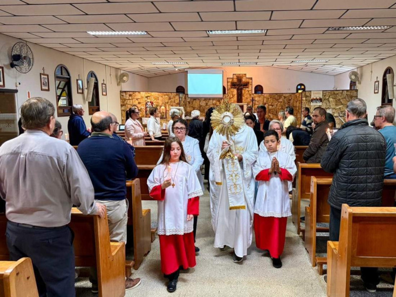 Prociss&atilde;o e missa de Corpus Christi - Capela Santa B&aacute;rbara, &Aacute;guas Negras - Gaspar