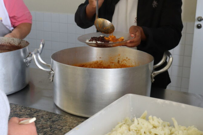 Agricultores, grupos informais, cooperativas e associa&ccedil;&otilde;es t&ecirc;m at&eacute; 15 de junho para apresentar documenta&ccedil;&atilde;o. Iniciativa garante alimentos frescos para a Educa&ccedil;&atilde;o Infantil e o Ensino Fundamental