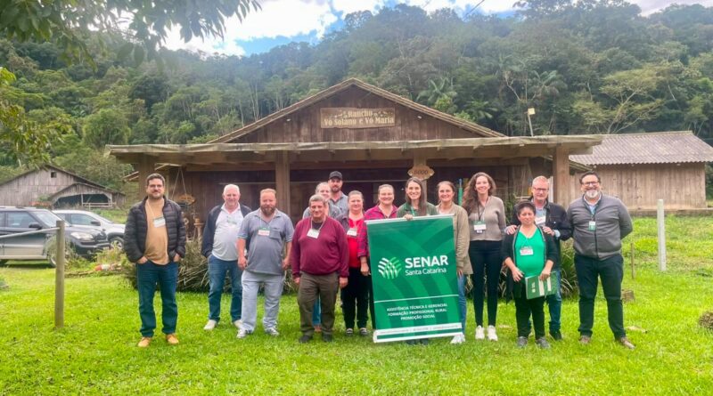 A capacitação teve início em dezembro de 2025 e reúne participantes de diferentes segmentos ligados ao turismo local.