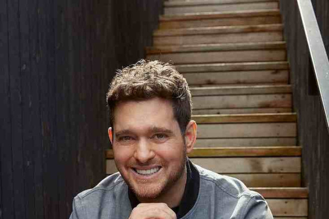 Michael Bubl&eacute; se apresenta junto com Alanis Morissete, em Vancouver, no Canada