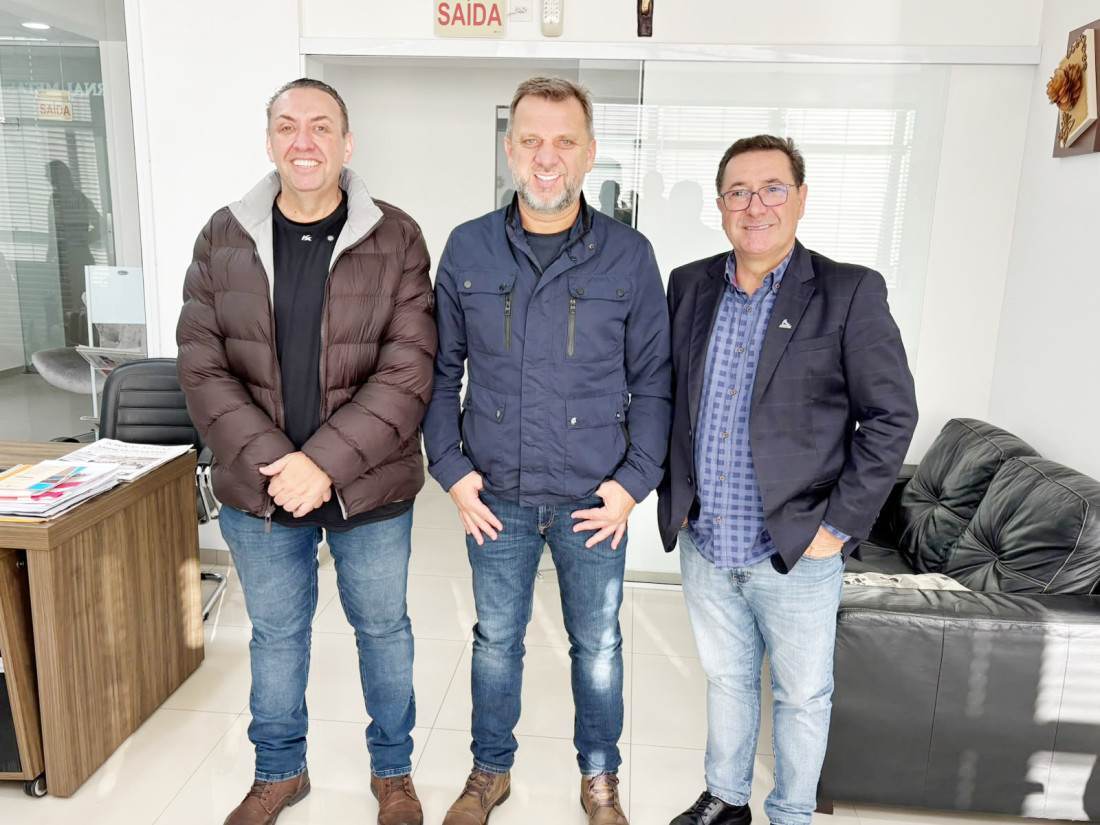 Os pr&eacute;-candidatos foram recebidos pelo diretor do Jornal Metas, Beto Deschamps 